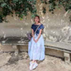 Meet your Posher, Larissa